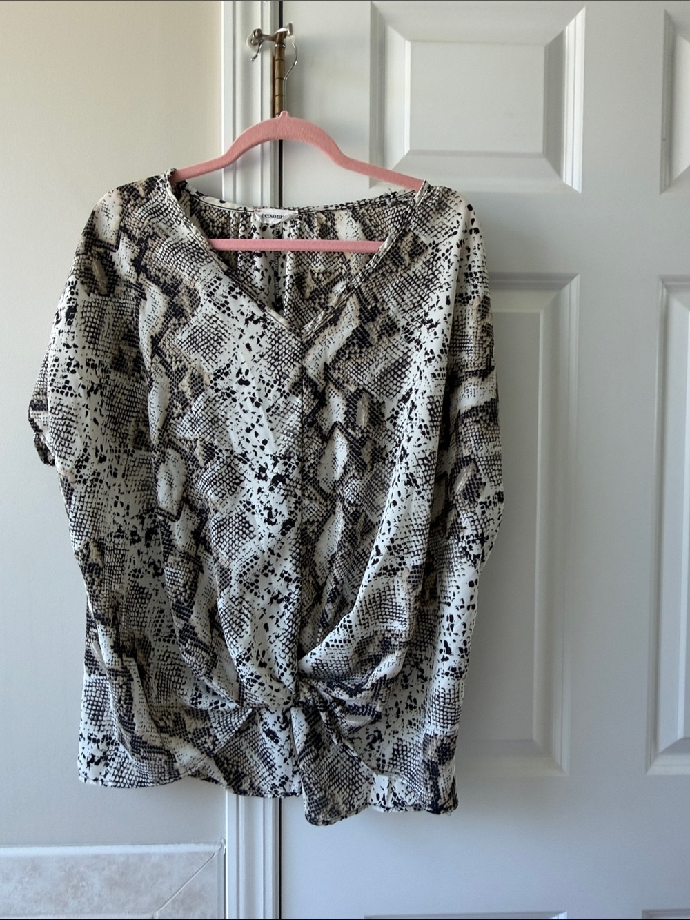 eesome Black & White Snake-Print Twist-Front Blouse